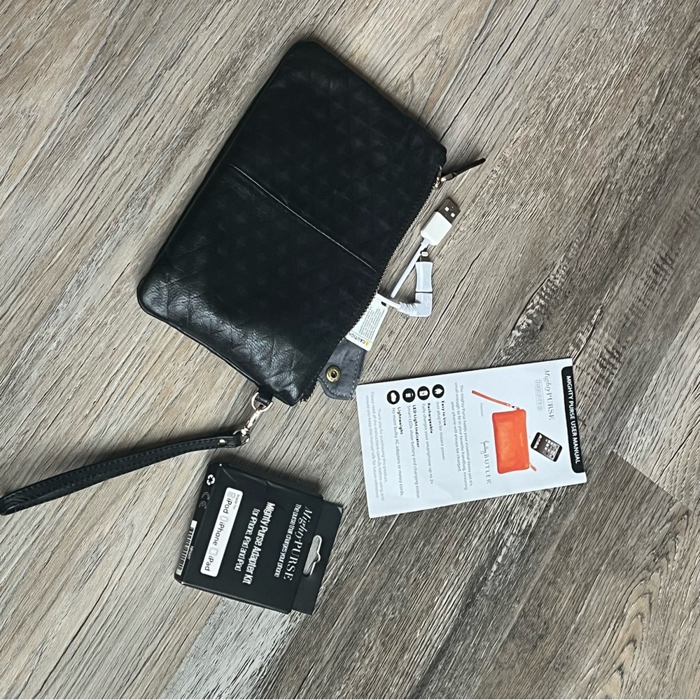 NWT Handbag Butler Might Purse - charging wristlet